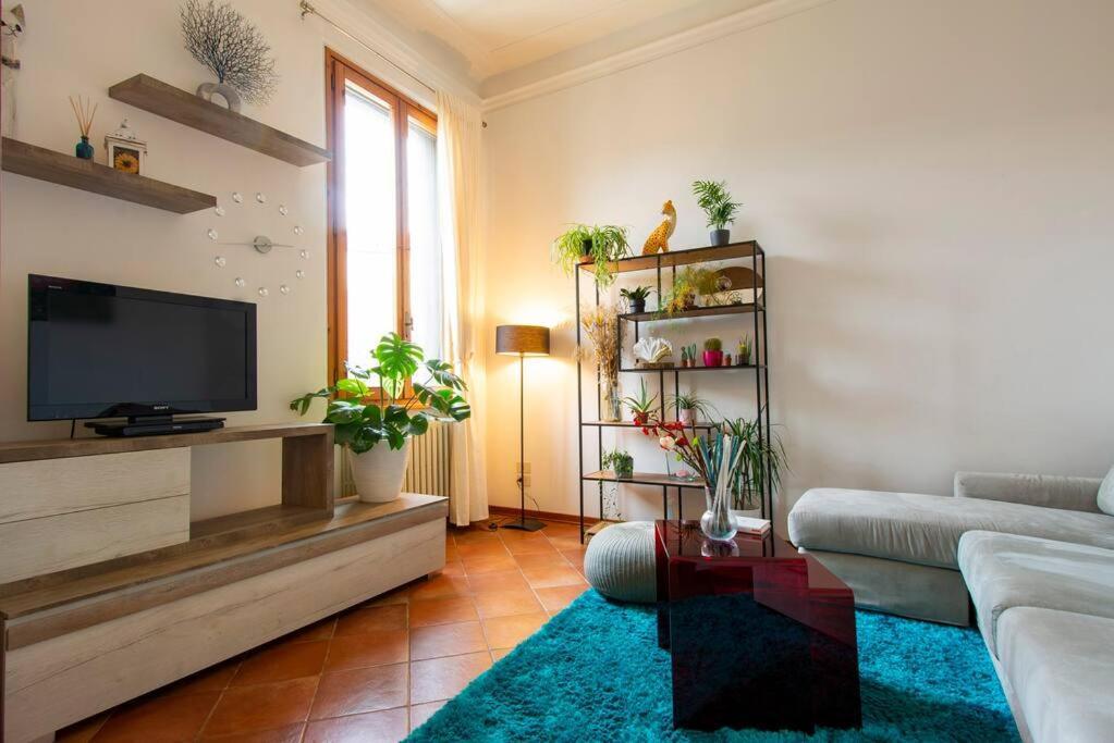 Apartment Artists House In Centre Porta Al Prato Florence